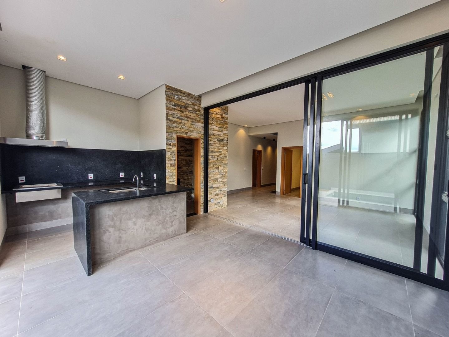 Casa à venda com 3 quartos, 4 banheiros, 4 vagas e 204m² no Residencial Alto do Castelo, Ribeirão Preto — foto principal