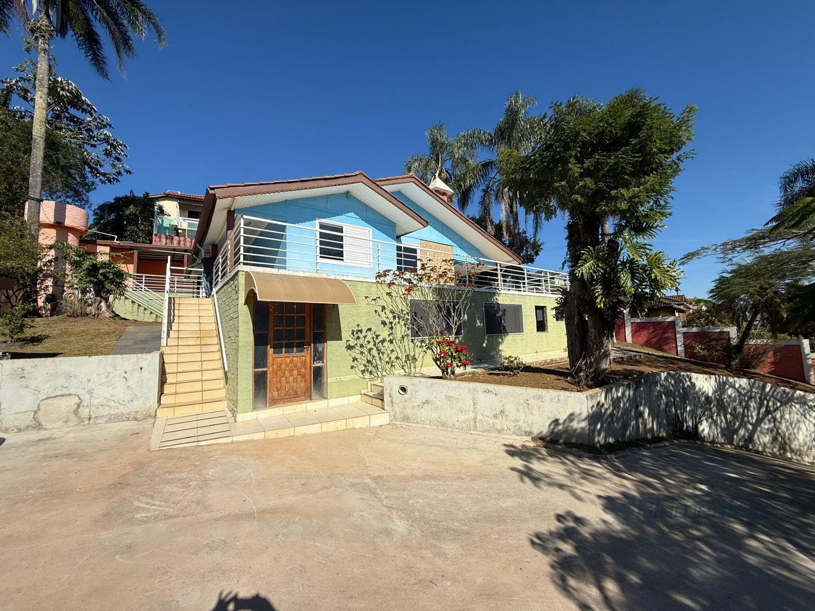Casa à venda com 3 quartos, 1 suíte, 3 vagas e 305m² no Arujá Country Club, Arujá (SP) — foto 2 de 25