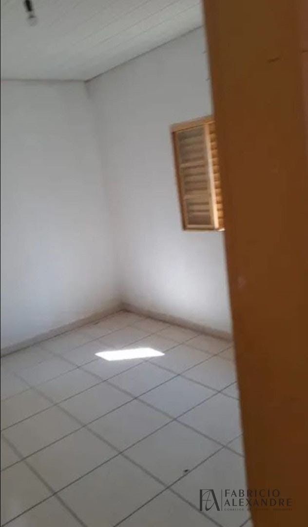 Casa à venda com 2 quartos, 1 banheiro, 2 vagas e 150m² no Jardim Santa Catarina, São José do Rio Preto (SP) — foto 3 de 8