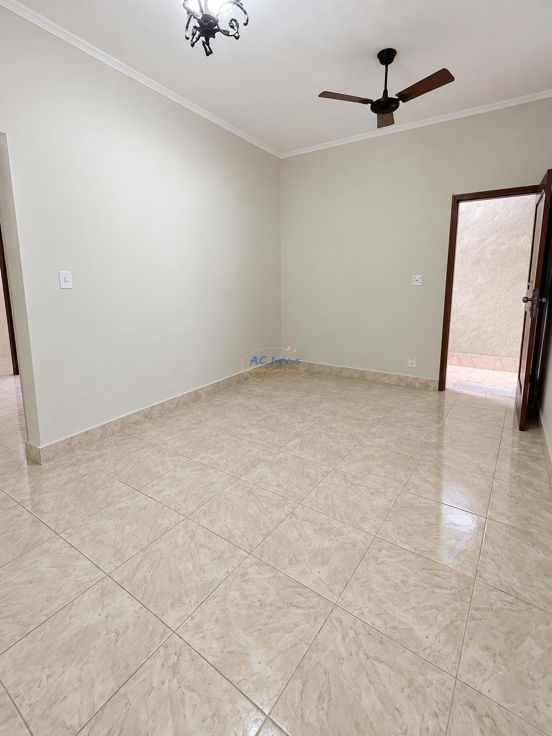 Casa à venda com 2 quartos, 1 suíte, 2 vagas e 63m² no Tupiry, Praia Grande (SP) — foto 7 de 10