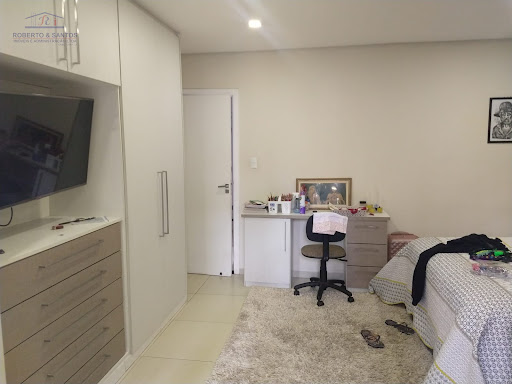 Suíte principal com armários