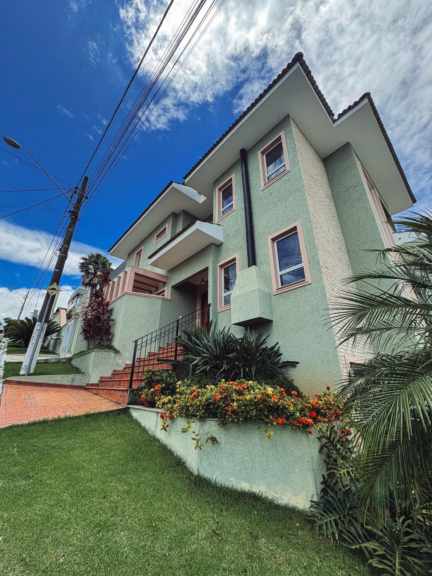 Casa à venda com 4 quartos, 5 banheiros, 4 vagas e 338m² no Condomínio Real Park, Arujá — foto principal