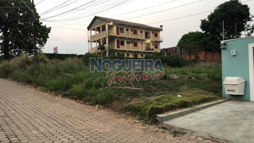 Terreno no Jardim Aurélio Bernardi II, medindo 420,00 metros quadrados. Frente medindo: 12,00m. Fundo: 12,00m. Lado Direito: 35,00m. Lado Esquerdo 35,00m