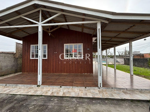 Duas casas a venda próximo do mar em Matinhos