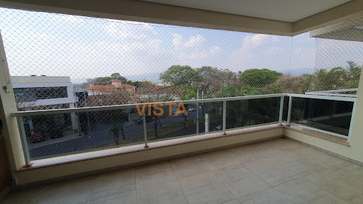 VARNDA AMPLA COM CHURRASQUEIRA
