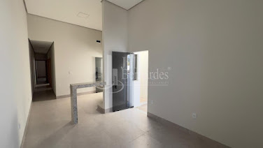 Casa 3 Dormitórios à Venda no Maracanã, Montes Claros