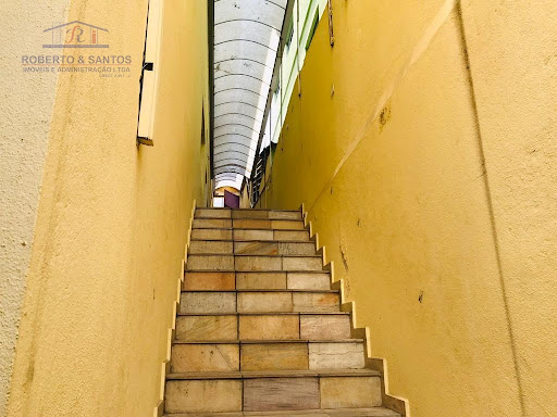Escadas p salão inferior
