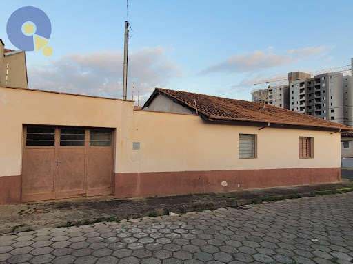 Casa em Av. Saudades  -  Amparo