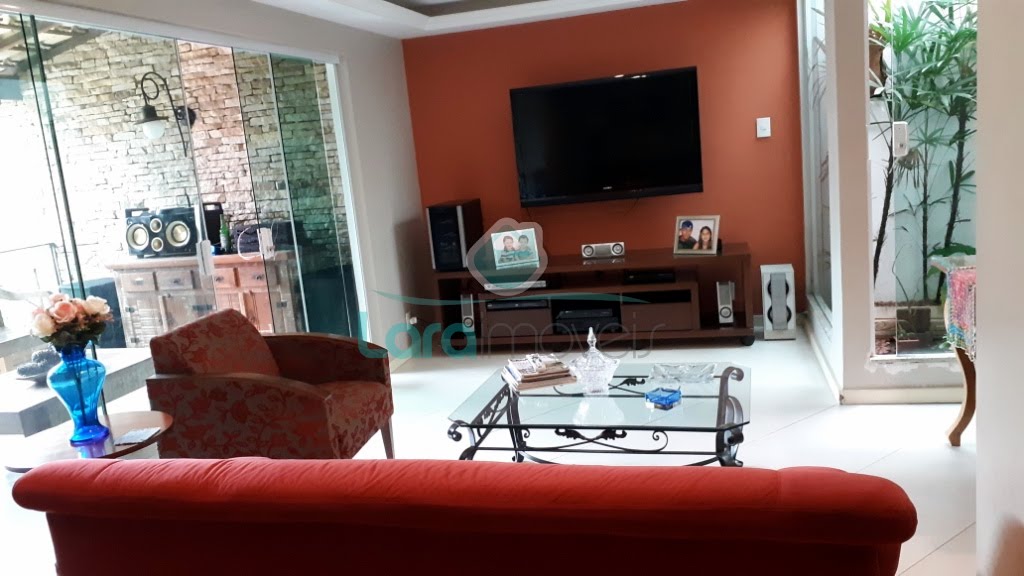 Casa à venda com 4 quartos, 1 suíte, 2 vagas e 300m² no Granja dos Cavaleiros, Macaé (RJ) — foto 18 de 30