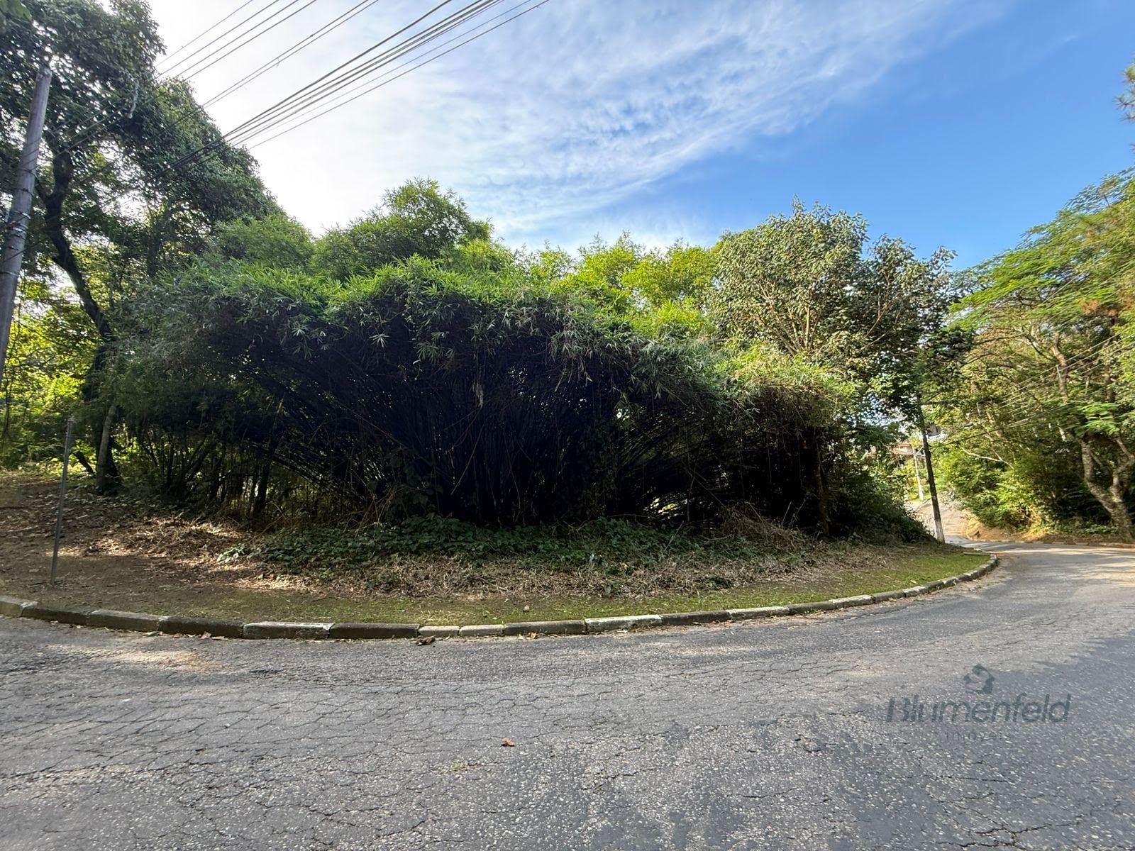 Terreno à venda com 1437m² de terreno no Condomínio Arujazinho II, Arujá — foto principal