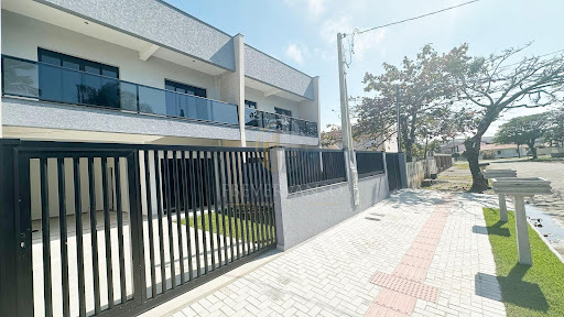 Sobrado à venda em Guaratuba: 3 suítes e 108,5m²