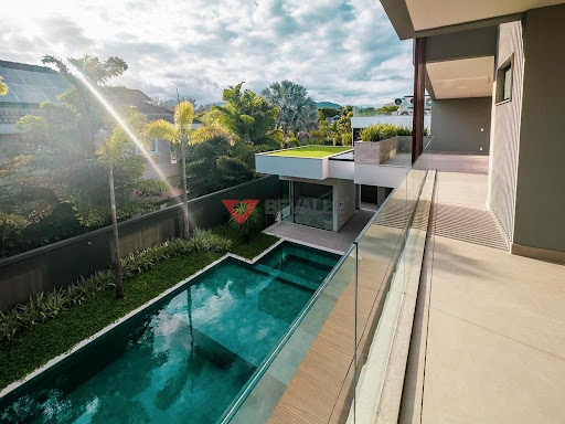 Casa de luxo em Barra da Tijuca - RJ: 860m², 6 quartos, 5 suítes, 7 banheiros - venda e locação
