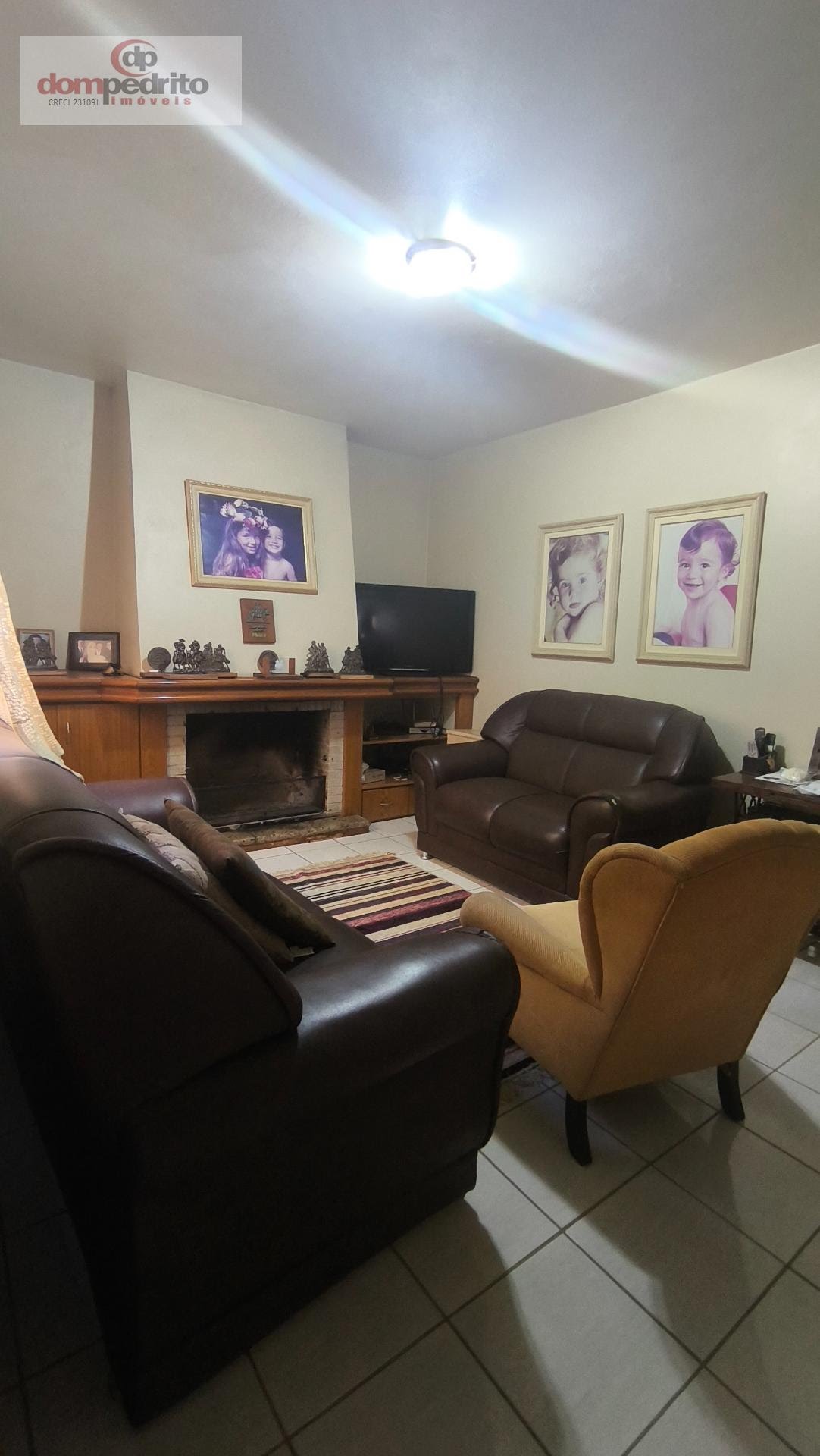Sala de estar com lareira