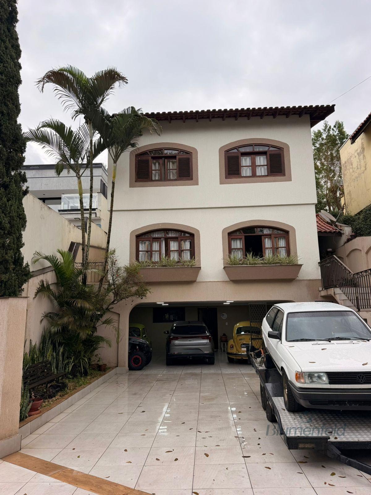 Casa para alugar com 3 quartos, 5 banheiros, 6 vagas e 250m² no Condomínio Arujazinho IV, Arujá — foto principal