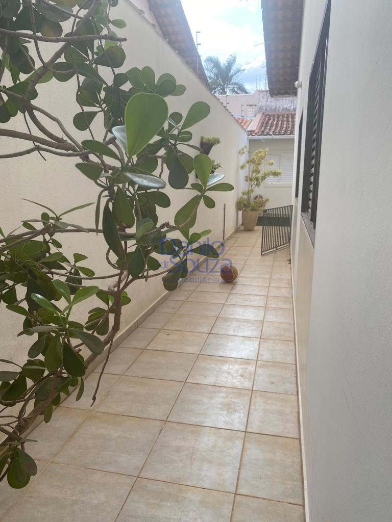 Casa à venda com 5 quartos, 2 suítes, 2 vagas e 360m² no Veredas da Cidade, Araxá (MG) — foto 2 de 16