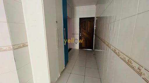 Casa comercial em Vila Flora Regina, Arujá: 4 dormitórios, 2 suítes, 3 banheiros. Aluguel por R$ 7.000/mês.