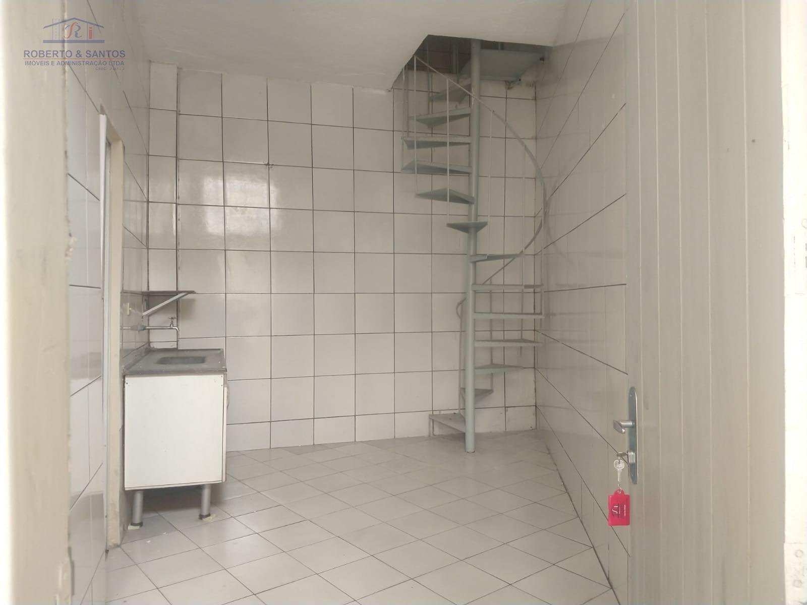 Pequena sala e cozinha conjugada