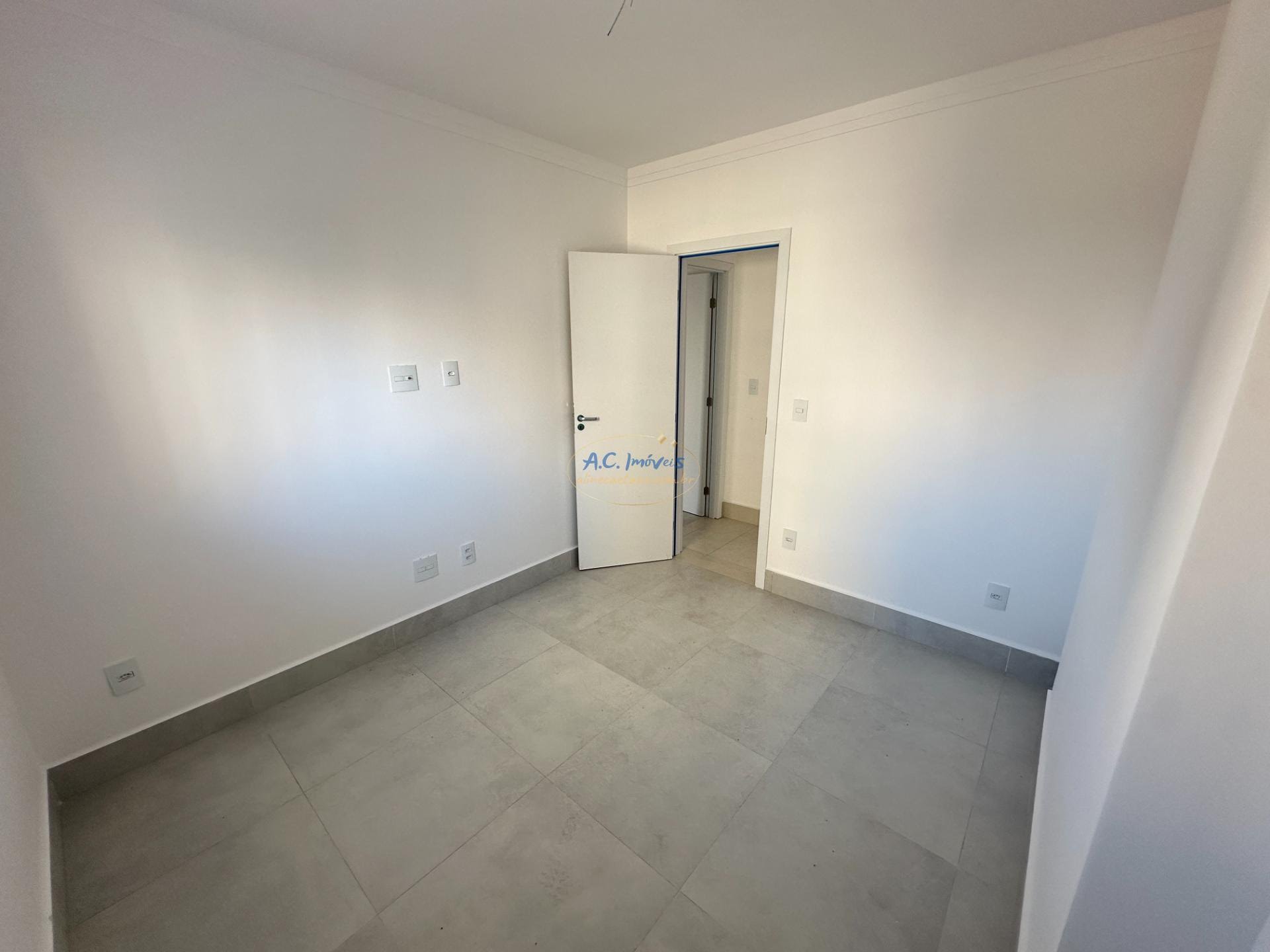 Apartamento à venda com 2 quartos, 1 suíte, 2 vagas e 120m² no Guilhermina, Praia Grande (SP) — foto 12 de 16