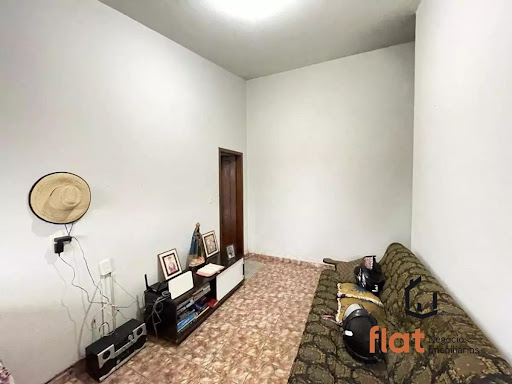 Casa á venda, dois imóveis já alugados no bairro São Francisco.