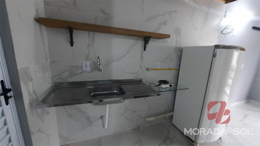 Cozinha com geladeira