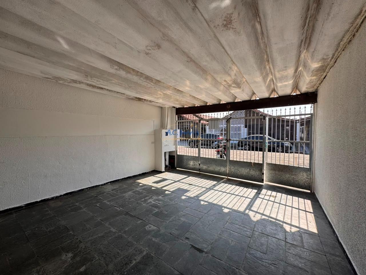 Casa à venda com 2 quartos, 1 suíte, 2 vagas e 125m² no Maracanã, Praia Grande (SP) — foto 2 de 17