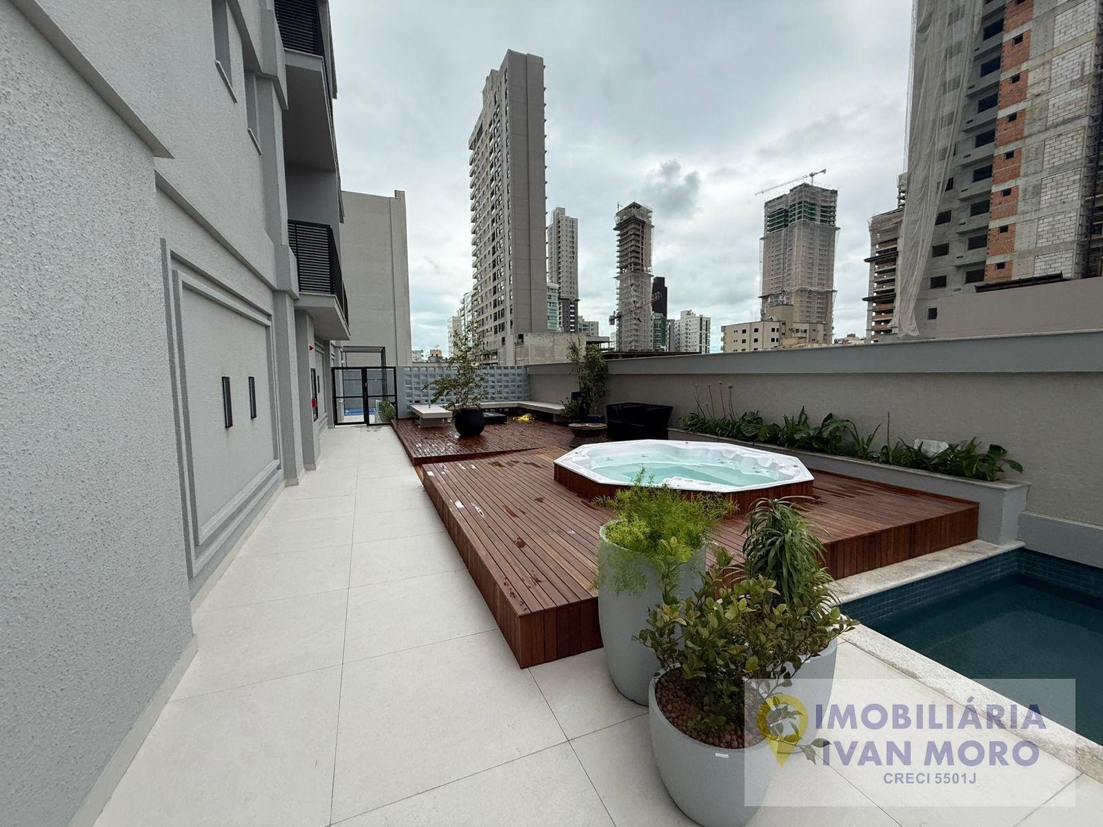 Apartamento à venda com 3 quartos, 3 suítes, 2 vagas e 127m² no Centro, Itapema (SC) — foto 8 de 19