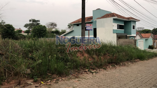 Terreno no Jardim Aurélio Bernardi II, medindo 420,00 metros quadrados. Frente medindo: 12,00m. Fundo: 12,00m. Lado Direito: 35,00m. Lado Esquerdo 35,00m