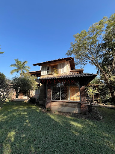 Refúgio Urbano em Vera Cruz: Casa de Esquina com Lazer Completo e Terreno de 2.000m²