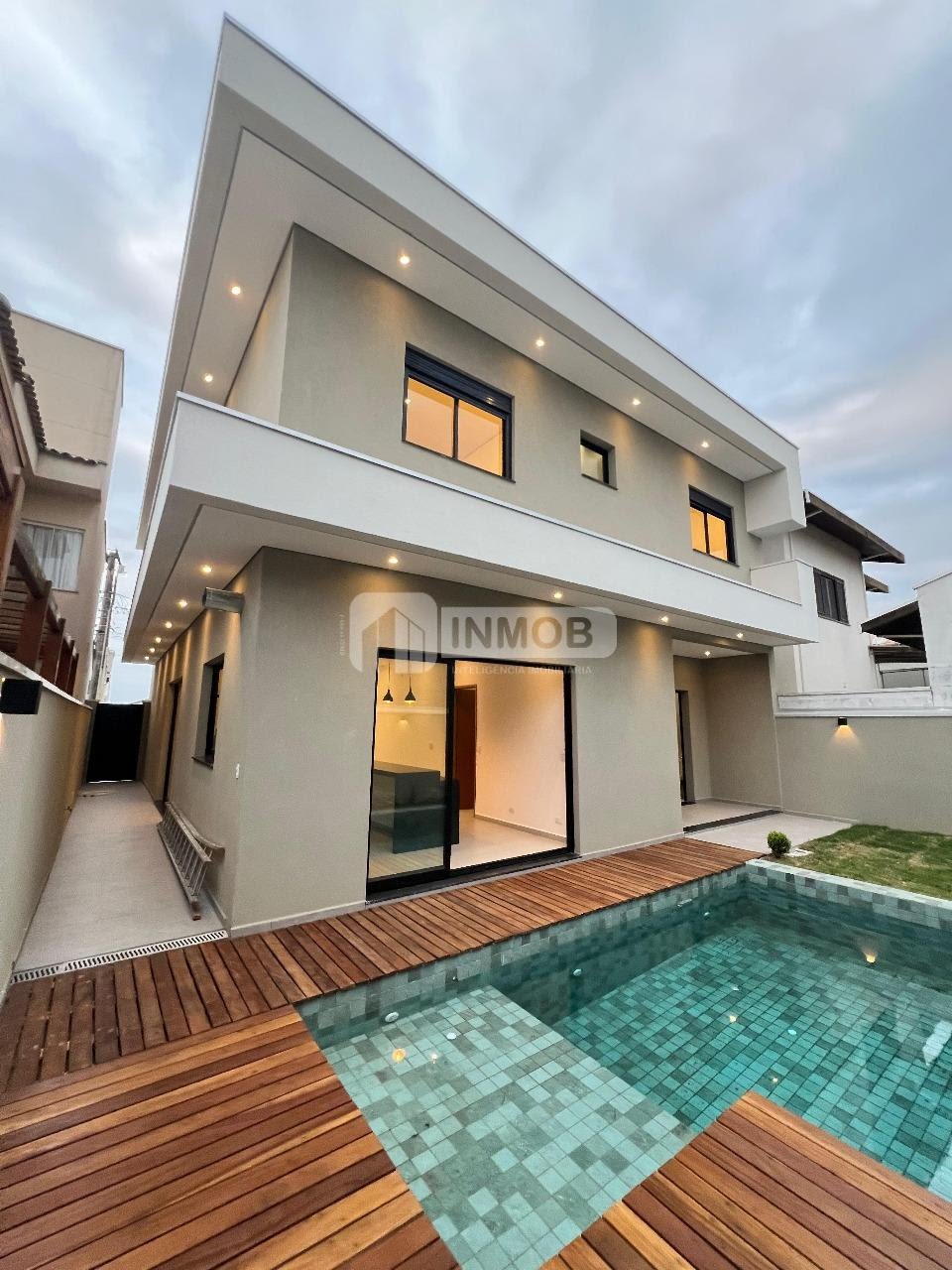 Casa à venda com 4 quartos, 5 banheiros, 4 vagas e 250m² no Caminho Novo, Tremembé — foto principal