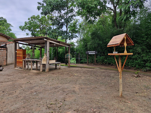 Rancho a venda na Beira do Rio Pardo