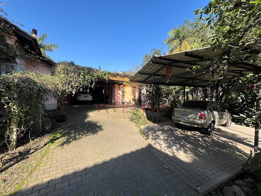 Refúgio Urbano em Vera Cruz: Casa de Esquina com Lazer Completo e Terreno de 2.000m²