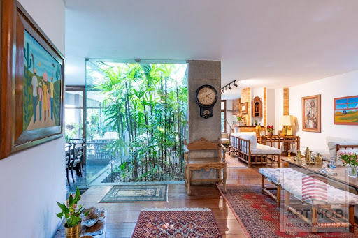 Casa à Venda no Jardim Leonor SP, 4 Suítes, 571m² – R$2,45Mi