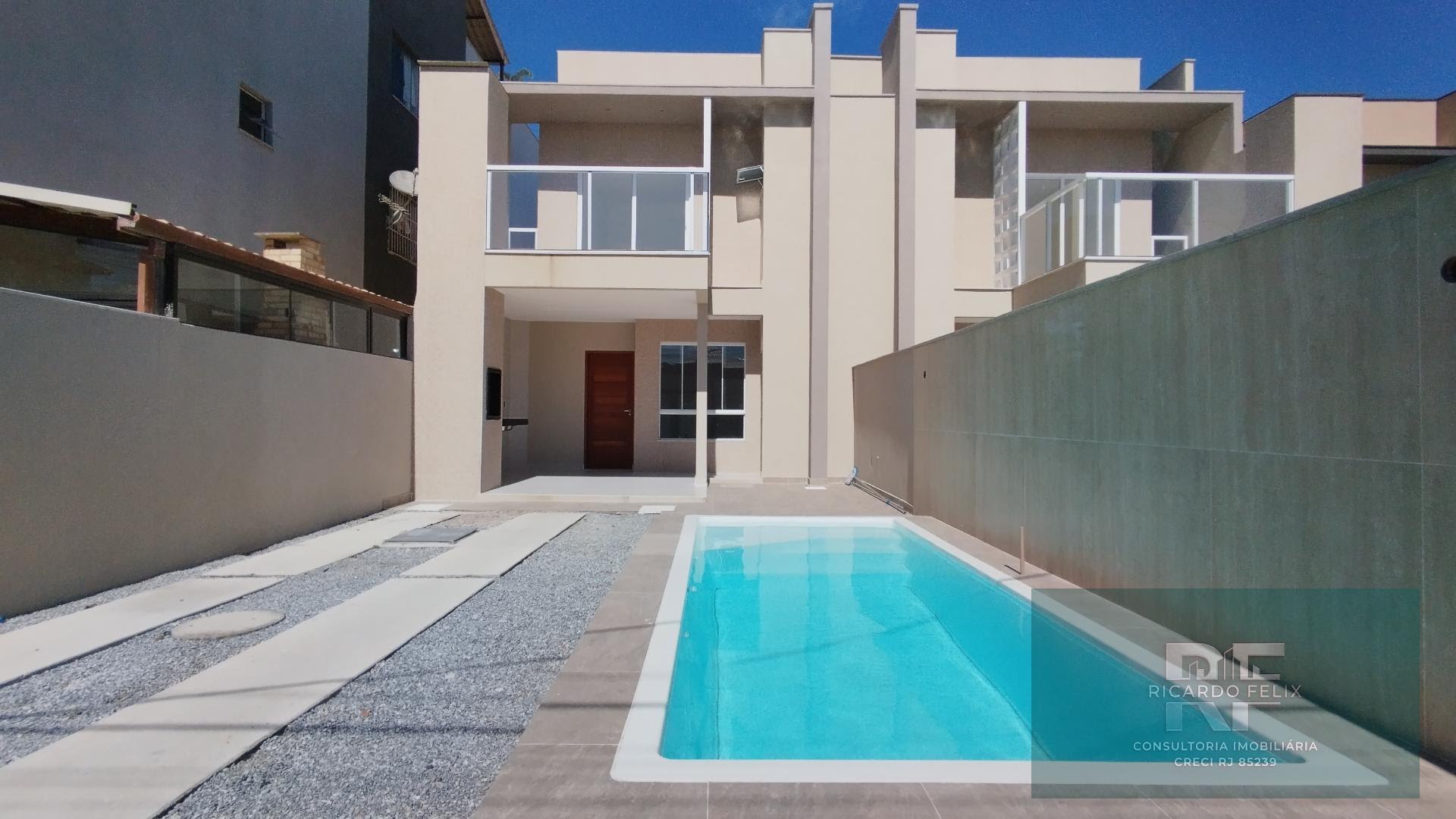 Casa à venda com 4 quartos, 4 banheiros, 2 vagas e 180m² no Recreio, Rio das Ostras — foto principal