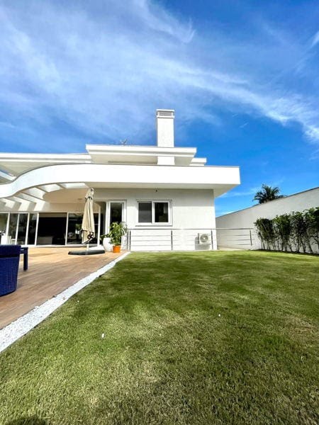 Casa à venda com 5 quartos, 5 suítes, 5 vagas e 940m² no Jurerê Internacional, Florianópolis (SC) — foto 10 de 29