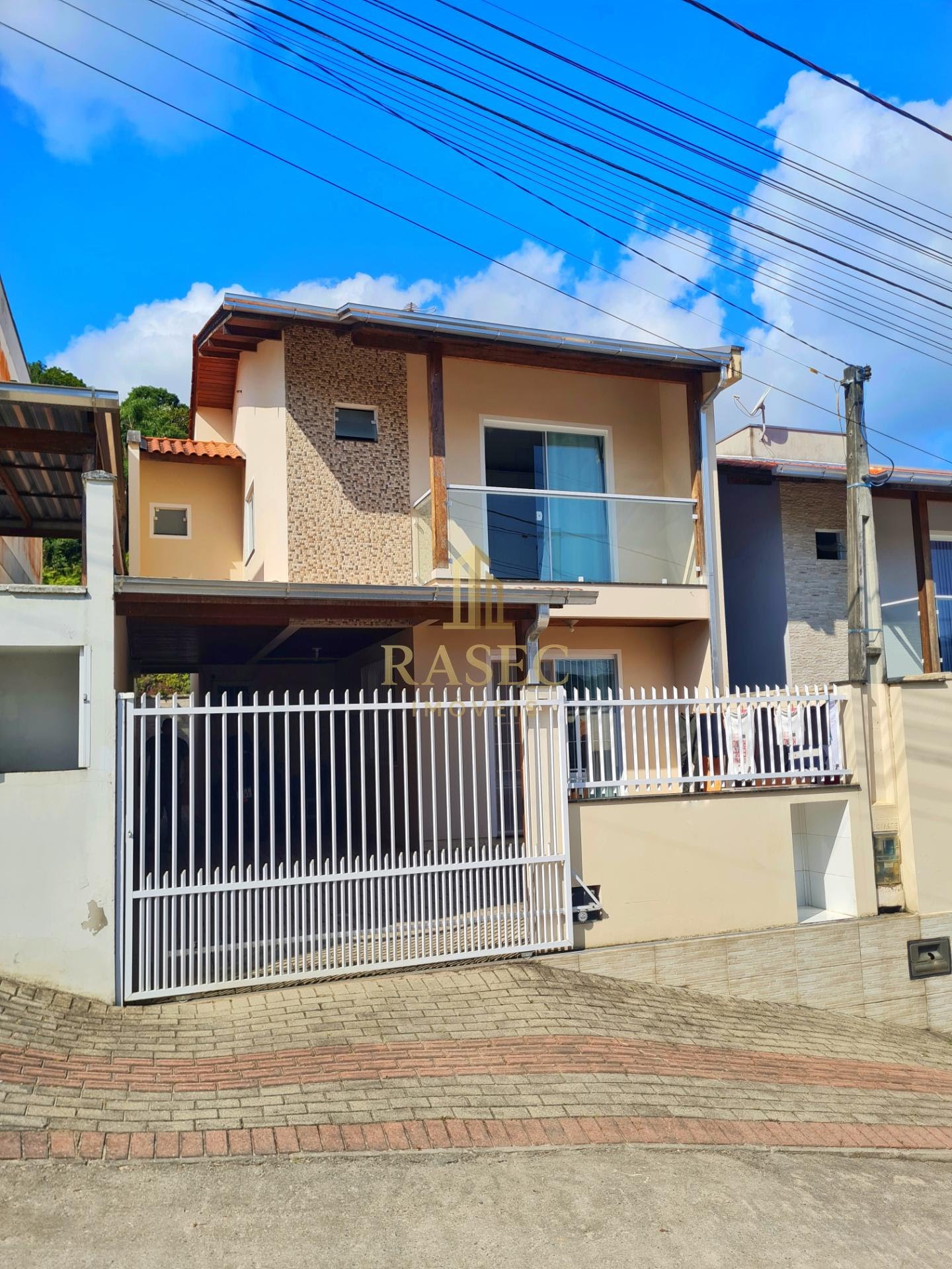 Casa à venda com 3 quartos, 2 banheiros, 2 vagas e 98m² no Limeira Baixa, Brusque — foto principal