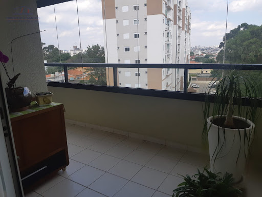 sacada ampla envidraçada