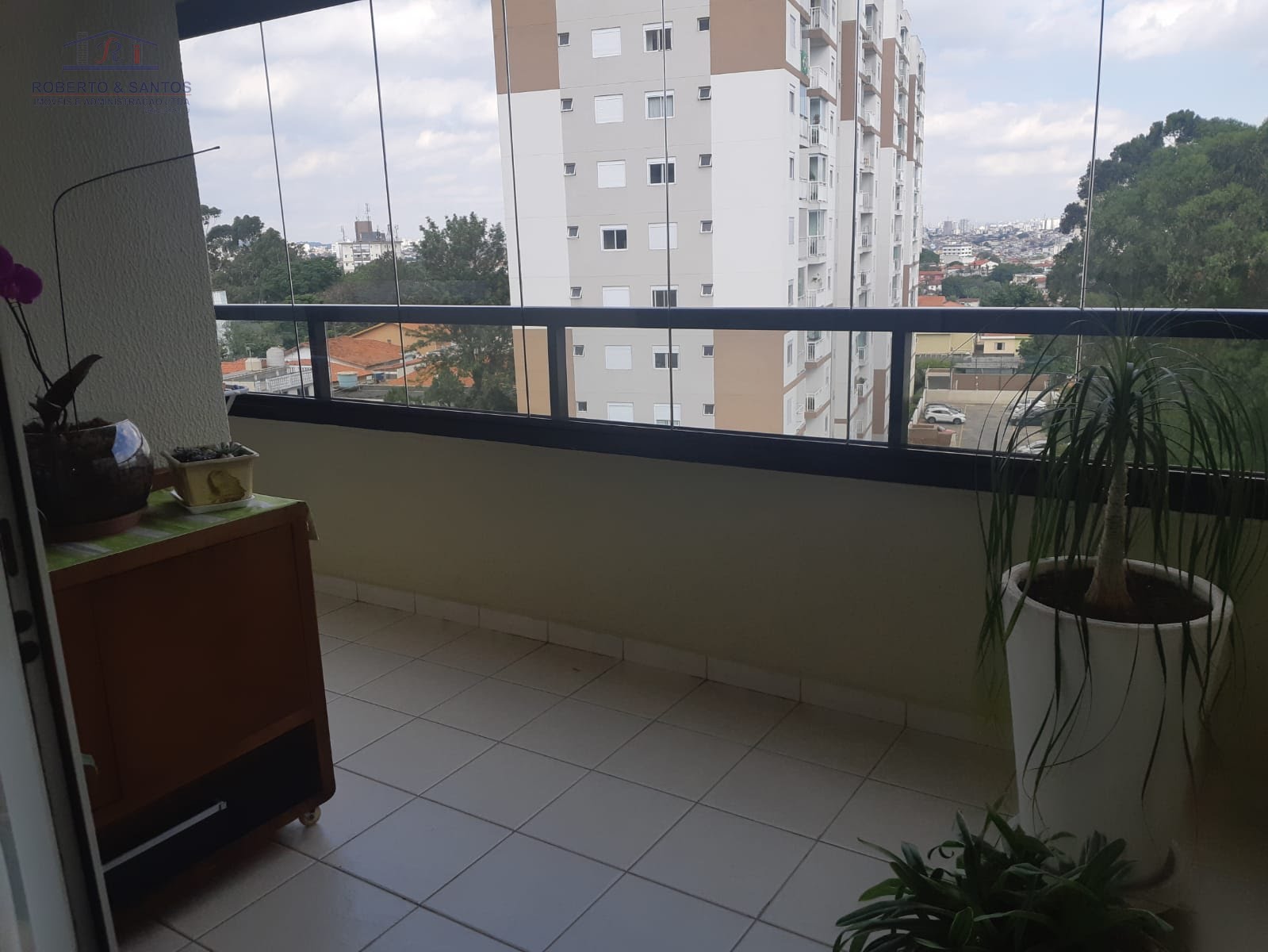 sacada ampla envidraçada