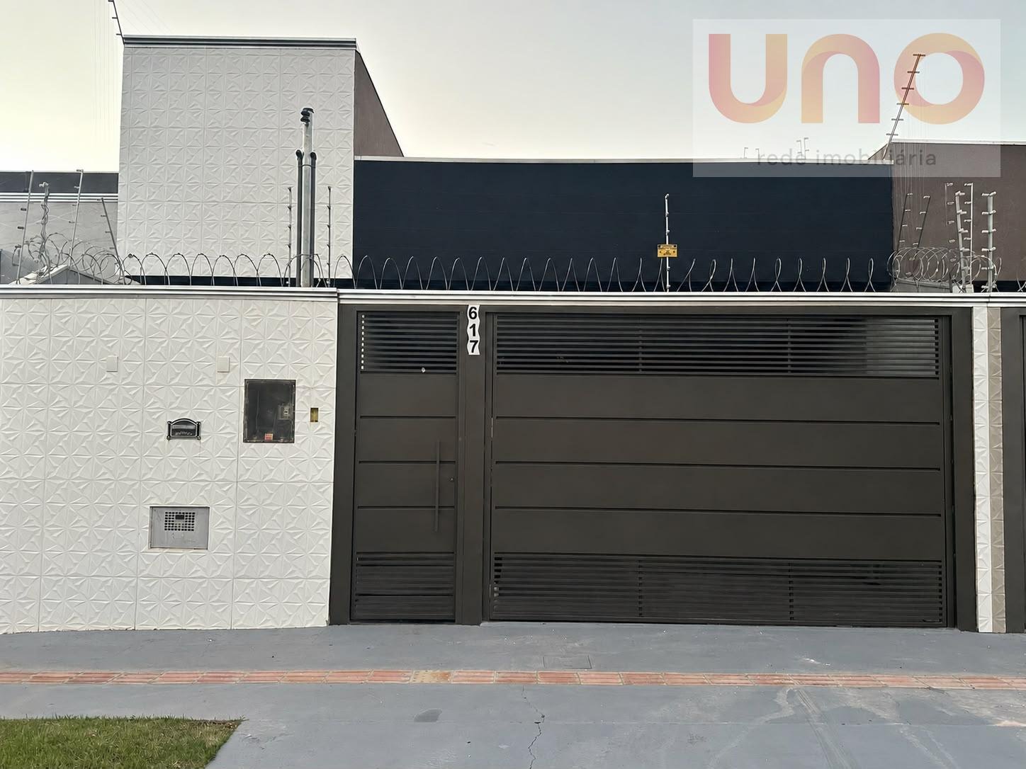 Casa à venda com 3 quartos, 4 banheiros, 2 vagas e 136m² no Rita Vieira, Campo Grande — foto principal