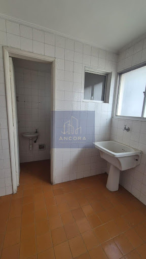 área de serv. com banheiro