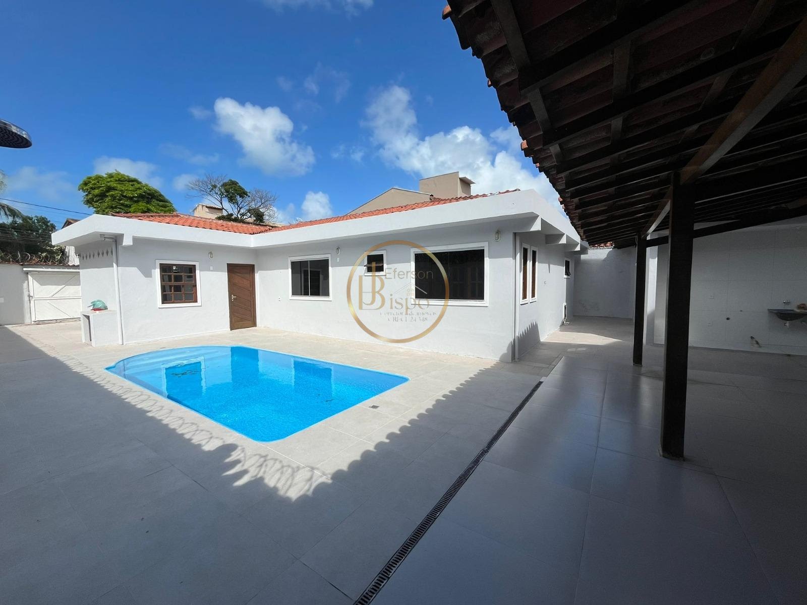 Casa à venda com 4 quartos, 3 banheiros, 2 vagas e 210m² no Centro, Porto Seguro — foto principal