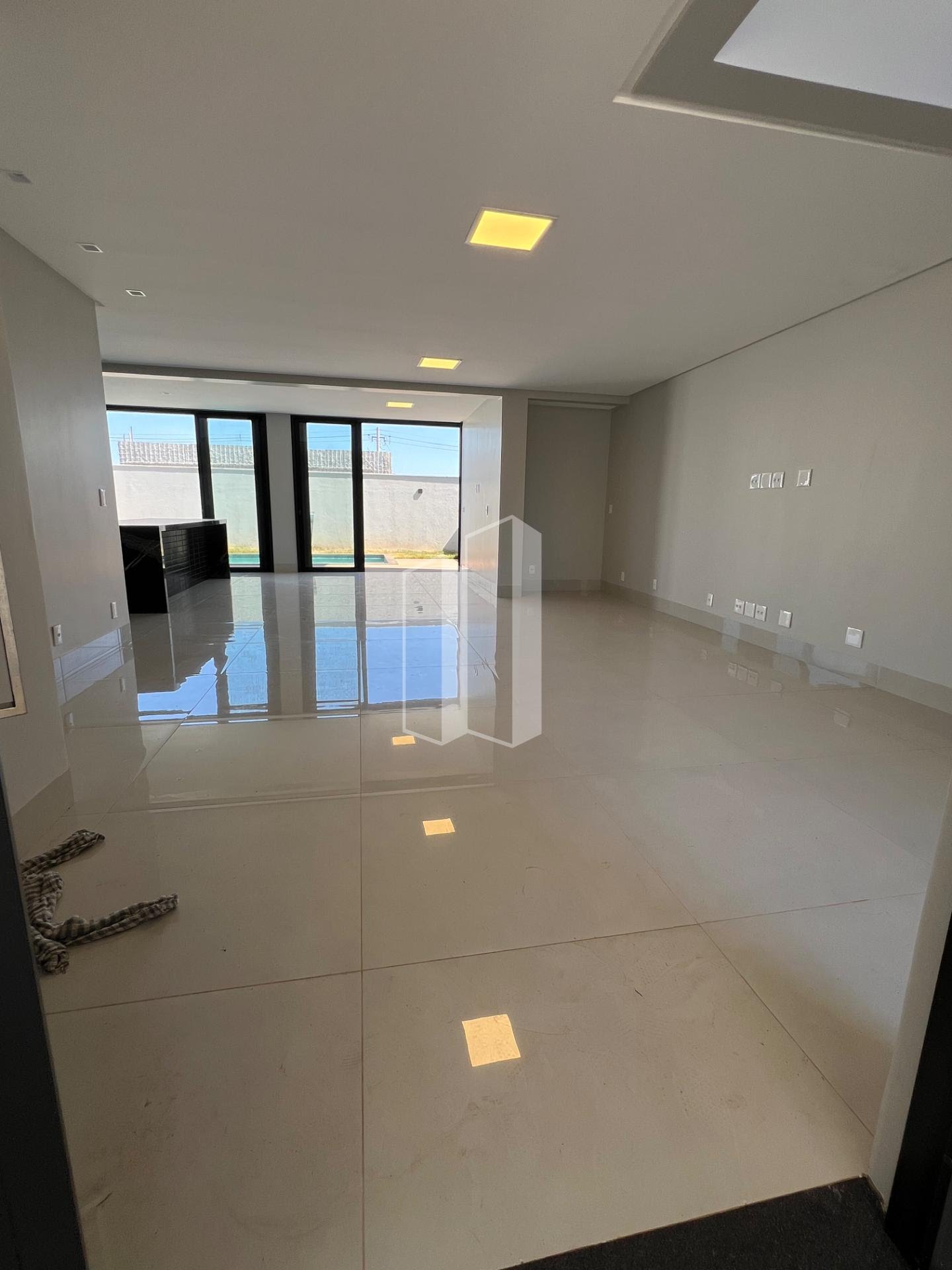 Casa à venda com 4 quartos, 3 suítes, 2 vagas e 246m² no Jardins Capri, Senador Canedo (GO) — foto 2 de 30