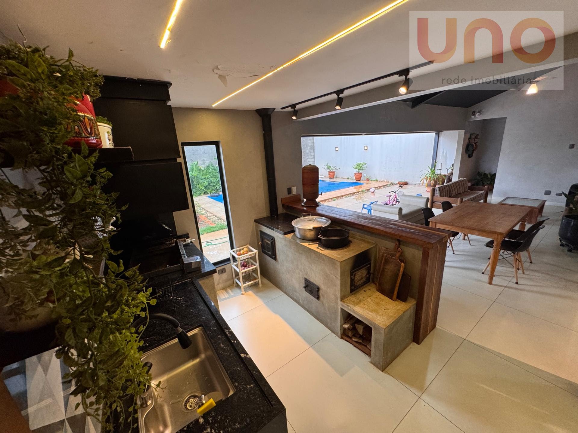 Casa à venda com 3 quartos, 3 suítes, 4 vagas e 250m² no Rita Vieira, Campo Grande (MS) — foto 10 de 27