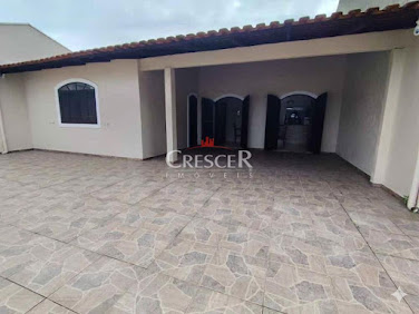 Casa a 80 metros do mar a venda no balneário Perequê  