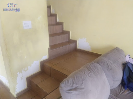Escadas para os dormitórios