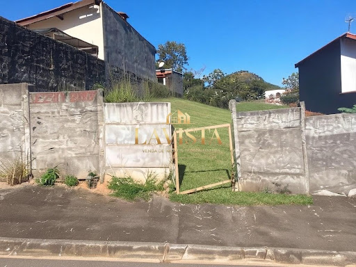 IMAGEM DA FRENTE DO TERRENO MURADO