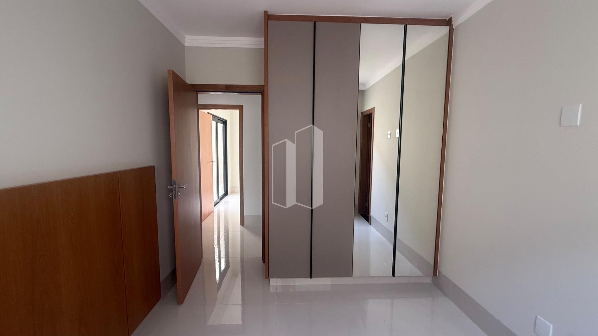 Casa à venda com 4 quartos, 3 suítes, 4 vagas e 220m² no Parque Amazônia, Goiânia (GO) — foto 12 de 16