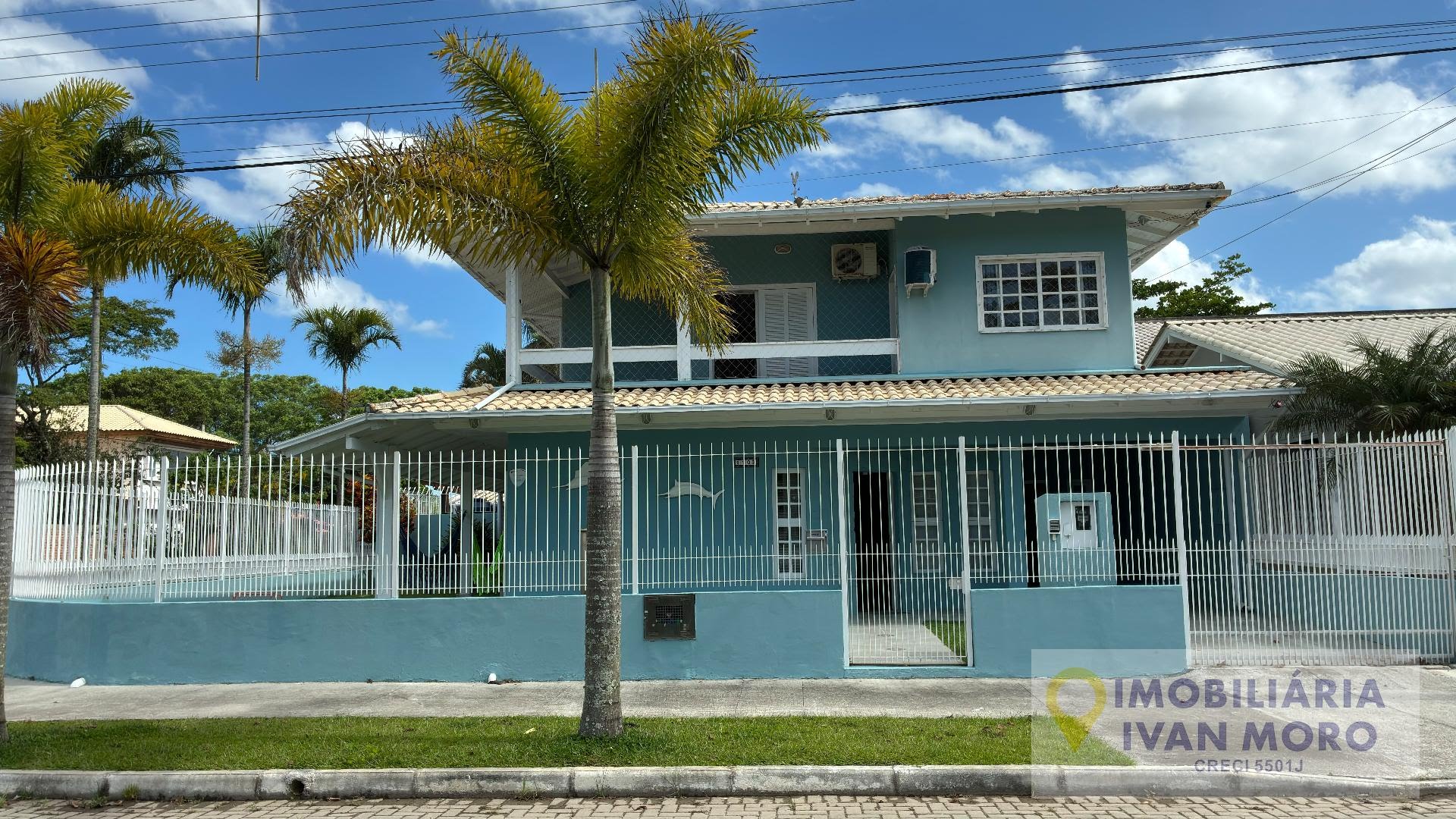 Casa para alugar com 6 quartos, 3 banheiros, 2 vagas e 270m² no Daniela, Florianópolis — foto principal