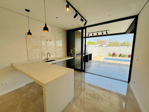 Casa em Condomínio no Campos do conde em Sorocaba, 180m², 03 dormitórios, 03 suíte, 01 closet , 04 vagas de garagem.