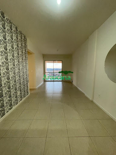 Sala ampla em conceito aberto