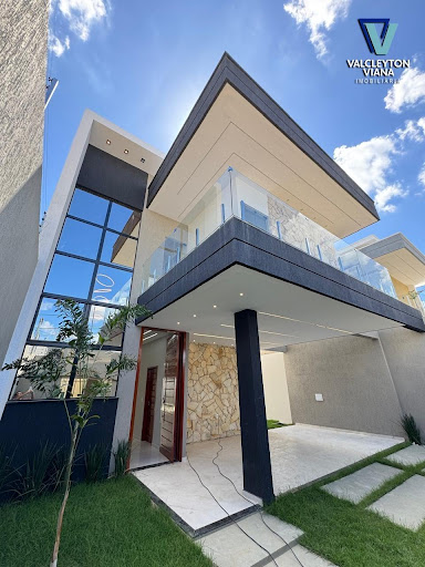 Casa à venda em Sobral: 4 suítes, 219m², R$ 1,2 mi